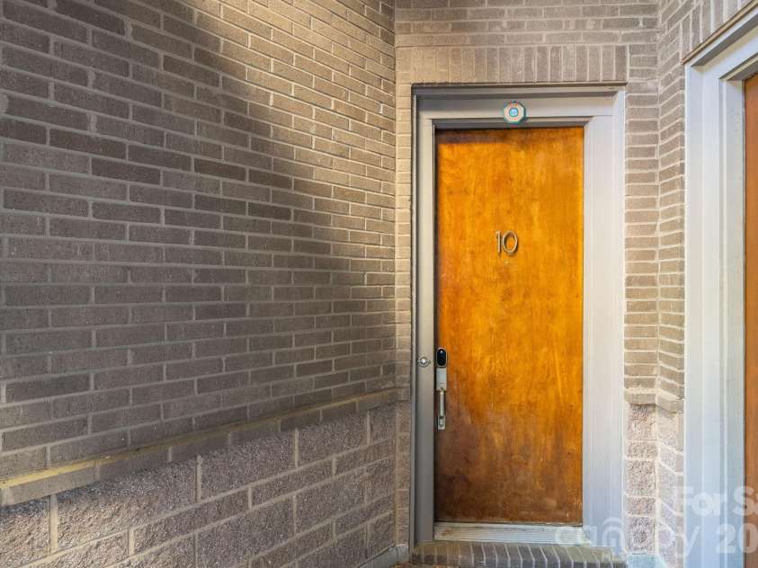 420 Queens Road, Charlotte, NC 28207.  MLS# CAR4394892, YatesRealty ID 29711. 