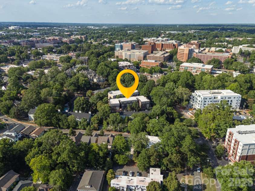 420 Queens Road, Charlotte, NC 28207.  MLS# CAR4394892, YatesRealty ID 29711. 