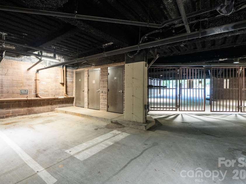 420 Queens Road, Charlotte, NC 28207.  MLS# CAR4394892, YatesRealty ID 29711. 