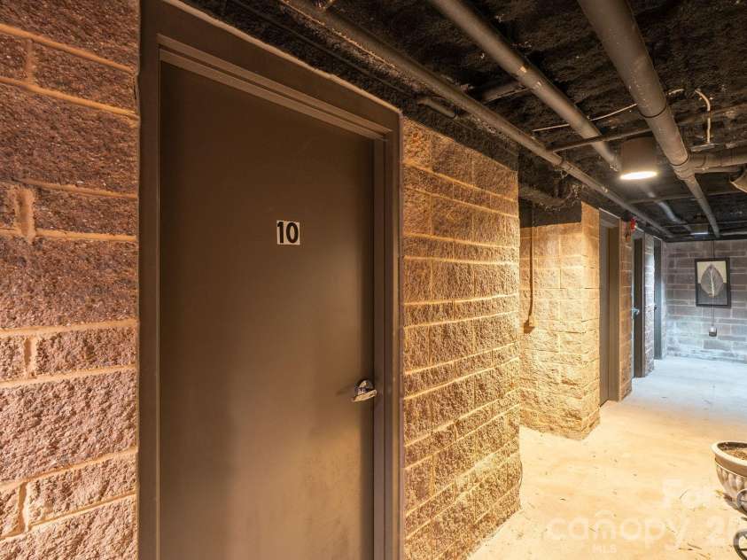 420 Queens Road, Charlotte, NC 28207.  MLS# CAR4394892, YatesRealty ID 29711. 