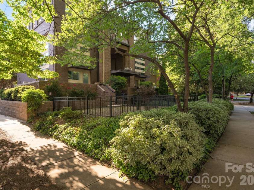 420 Queens Road, Charlotte, NC 28207.  MLS# CAR4394892, YatesRealty ID 29711. 
