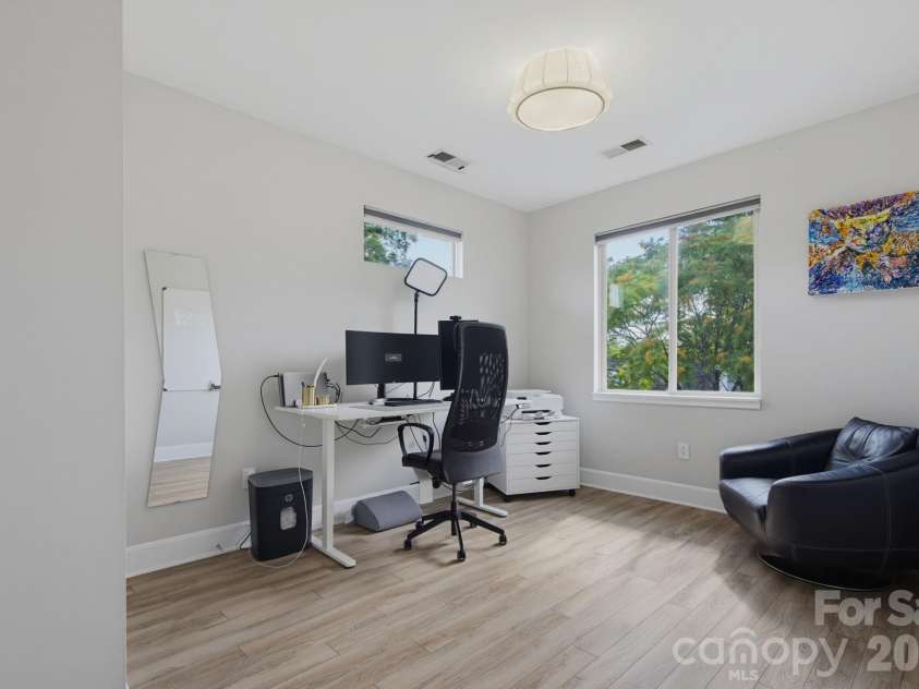 420 Queens Road, Charlotte, NC 28207.  MLS# CAR4394892, YatesRealty ID 29711. Bedroom on main level