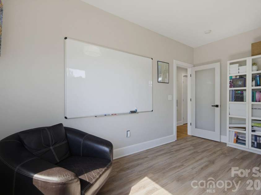 420 Queens Road, Charlotte, NC 28207.  MLS# CAR4394892, YatesRealty ID 29711. Bedroom on main level