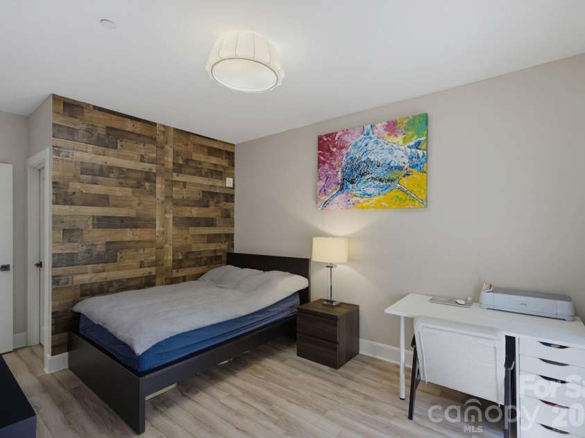 420 Queens Road, Charlotte, NC 28207.  MLS# CAR4394892, YatesRealty ID 29711. Bedroom on third level