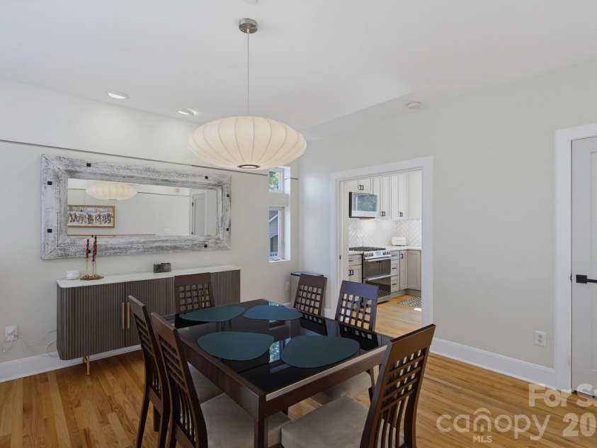 420 Queens Road, Charlotte, NC 28207.  MLS# CAR4394892, YatesRealty ID 29711. Dining area on second level