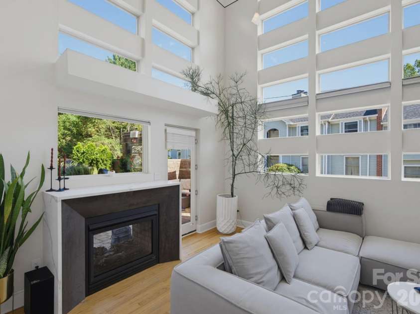 420 Queens Road, Charlotte, NC 28207.  MLS# CAR4394892, YatesRealty ID 29711. Living room on main level