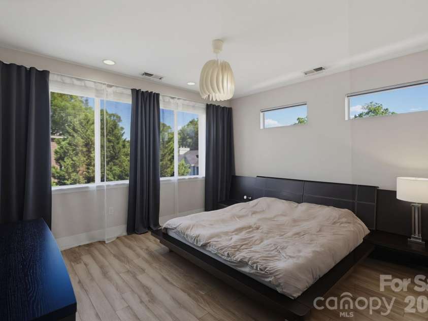 420 Queens Road, Charlotte, NC 28207.  MLS# CAR4394892, YatesRealty ID 29711. Primary bedroom on the third level
