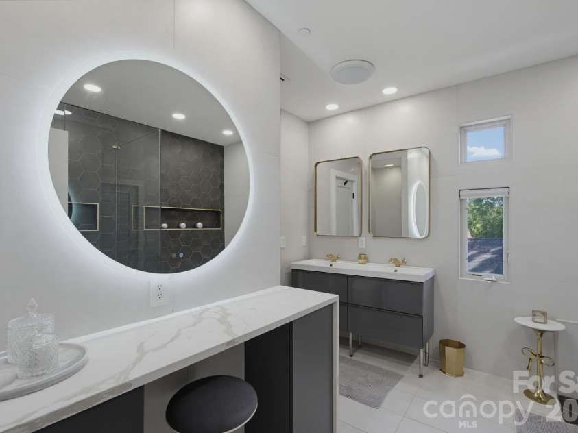 420 Queens Road, Charlotte, NC 28207.  MLS# CAR4394892, YatesRealty ID 29711. Third level renovated bathroom