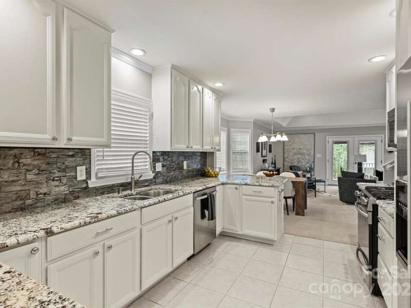 741 McAlway Road, Charlotte, NC 28211.  MLS# CAR4212635, YatesRealty ID 29711. 