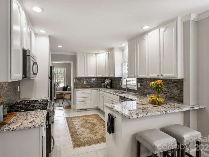 741 McAlway Road, Charlotte, NC 28211.  MLS# CAR4212635, YatesRealty ID 29711. 