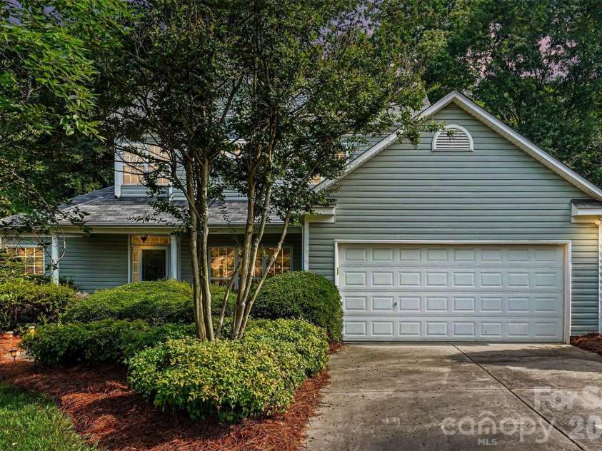 3365 Garrett Drive, Concord, NC 28027.  MLS# CAR4387307, YatesRealty ID 29712. 4 BR Home w/Bonus built by NIBLOCK
