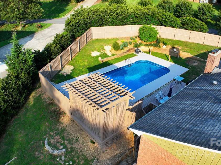 6108 Gold Creek Estate Drive, Hickory, NC 28601.  MLS# CAR4221406, YatesRealty ID 29712. 