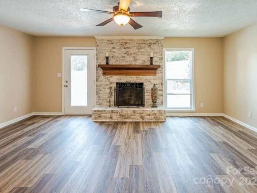 6108 Gold Creek Estate Drive, Hickory, NC 28601.  MLS# CAR4221406, YatesRealty ID 29712. 