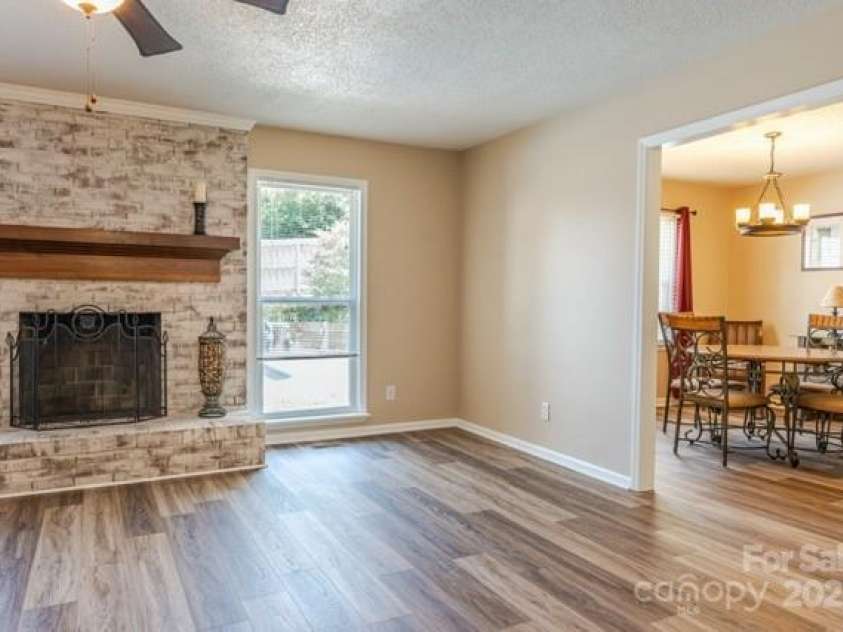 6108 Gold Creek Estate Drive, Hickory, NC 28601.  MLS# CAR4221406, YatesRealty ID 29712. 