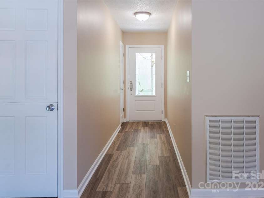 6108 Gold Creek Estate Drive, Hickory, NC 28601.  MLS# CAR4221406, YatesRealty ID 29712. 