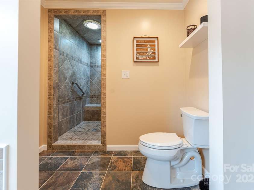 6108 Gold Creek Estate Drive, Hickory, NC 28601.  MLS# CAR4221406, YatesRealty ID 29712. 