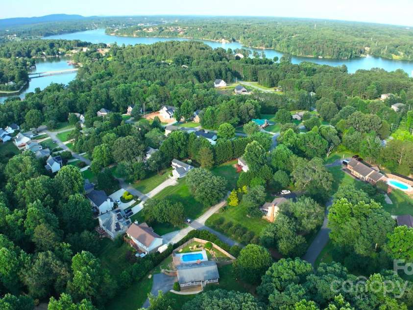 6108 Gold Creek Estate Drive, Hickory, NC 28601.  MLS# CAR4221406, YatesRealty ID 29712. 