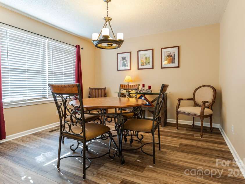 6108 Gold Creek Estate Drive, Hickory, NC 28601.  MLS# CAR4221406, YatesRealty ID 29712. 