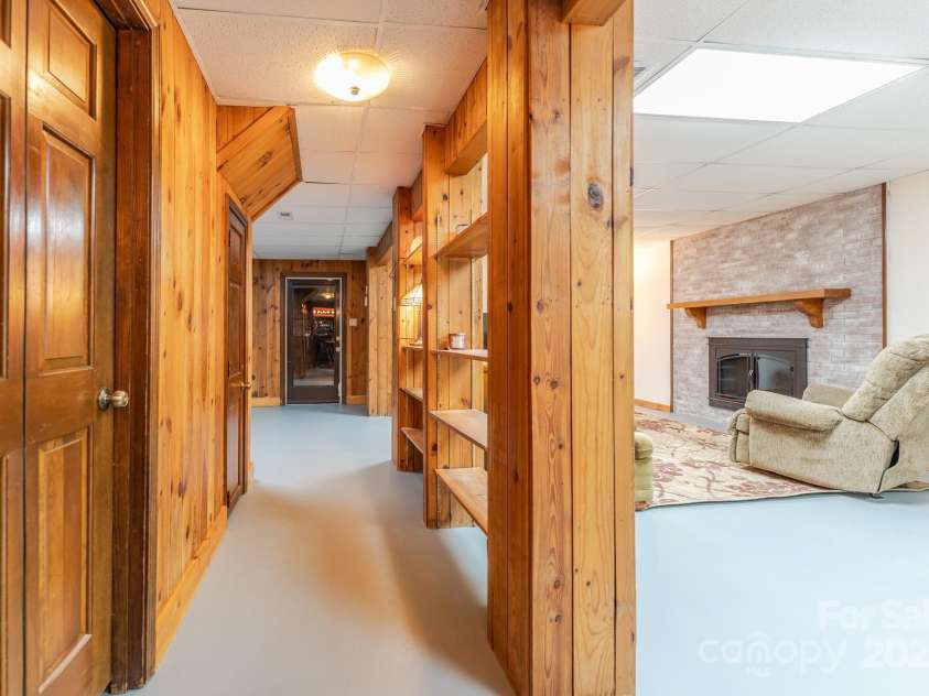 6108 Gold Creek Estate Drive, Hickory, NC 28601.  MLS# CAR4221406, YatesRealty ID 29712. 