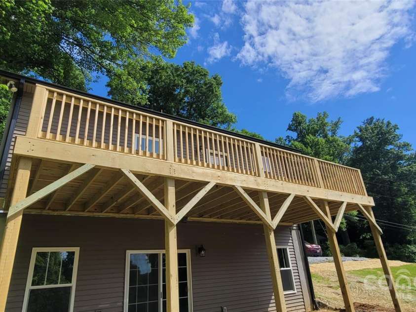 132 Connestee Road, Brevard, NC 28712.  MLS# CAR4263922, YatesRealty ID 29713. 