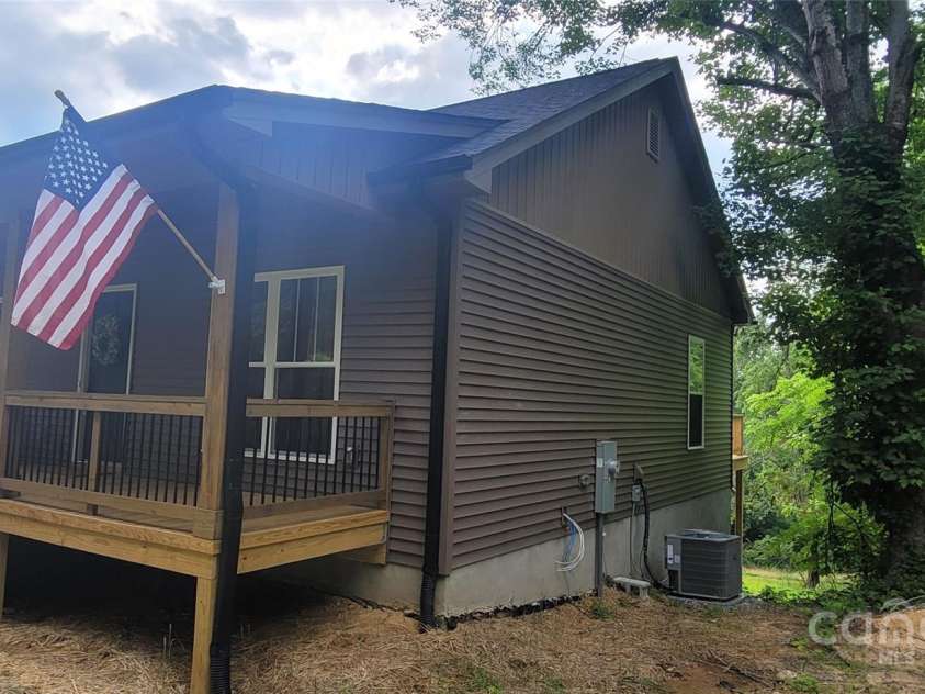 132 Connestee Road, Brevard, NC 28712.  MLS# CAR4263922, YatesRealty ID 29713. 