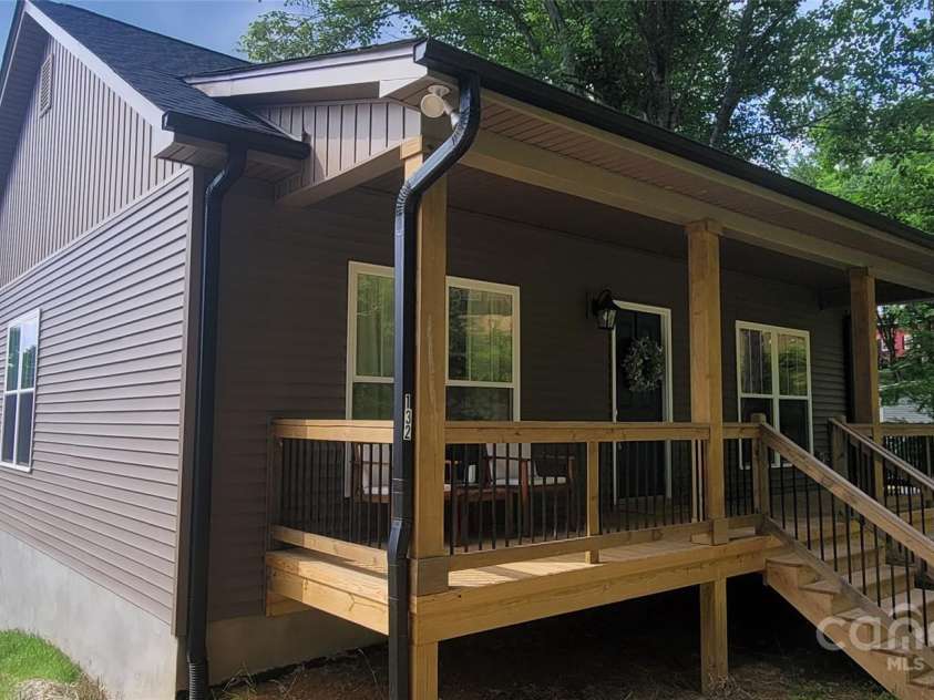 132 Connestee Road, Brevard, NC 28712.  MLS# CAR4263922, YatesRealty ID 29713. 