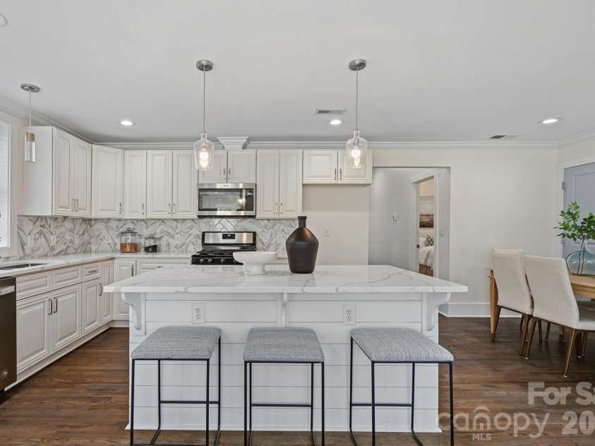 7110 Rockcliff Court, Charlotte, NC 28210.  MLS# CAR4388257, YatesRealty ID 29713. 