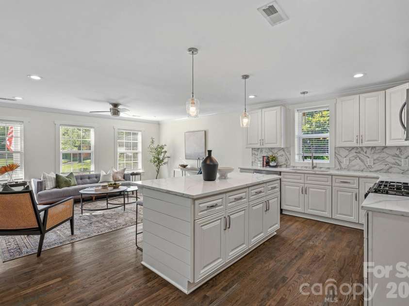 7110 Rockcliff Court, Charlotte, NC 28210.  MLS# CAR4388257, YatesRealty ID 29713. 