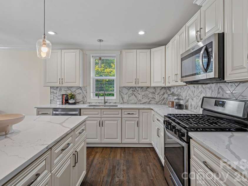 7110 Rockcliff Court, Charlotte, NC 28210.  MLS# CAR4388257, YatesRealty ID 29713. 