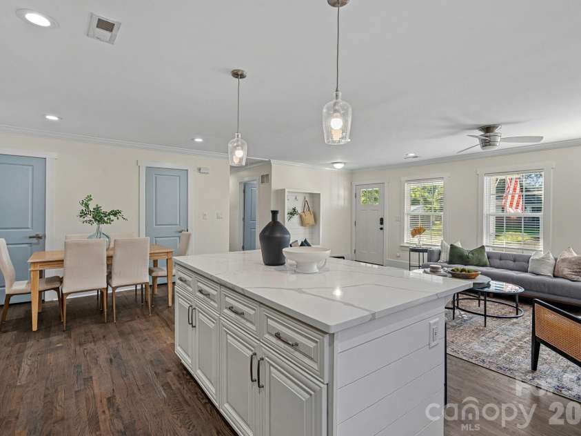 7110 Rockcliff Court, Charlotte, NC 28210.  MLS# CAR4388257, YatesRealty ID 29713. 