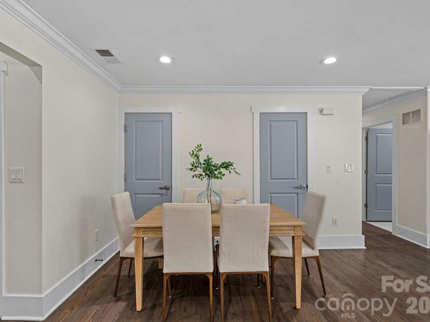 7110 Rockcliff Court, Charlotte, NC 28210.  MLS# CAR4388257, YatesRealty ID 29713. 