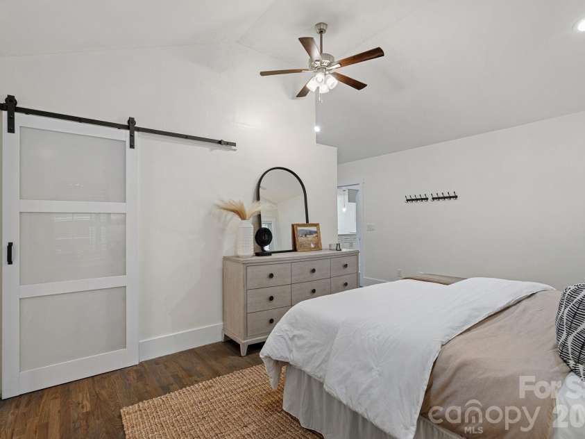 7110 Rockcliff Court, Charlotte, NC 28210.  MLS# CAR4388257, YatesRealty ID 29713. 