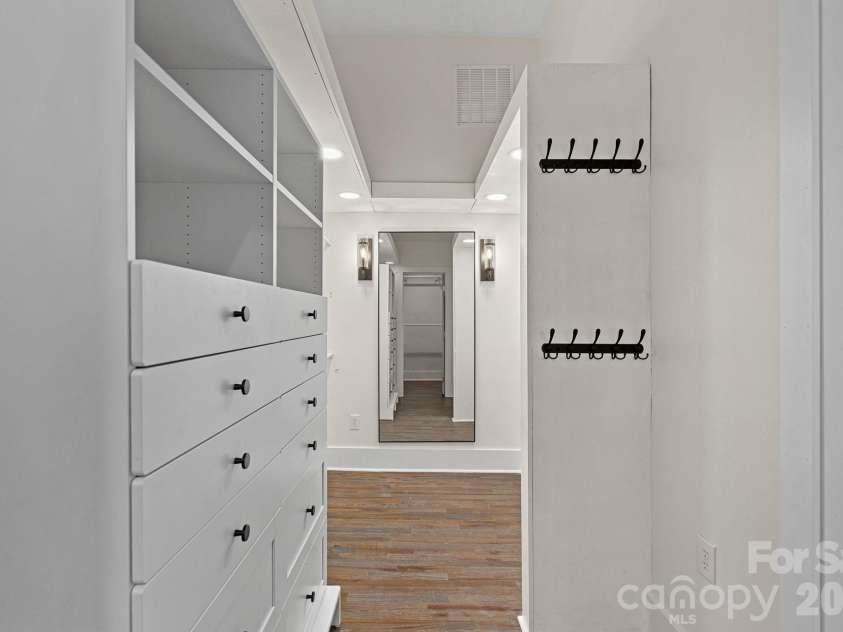 7110 Rockcliff Court, Charlotte, NC 28210.  MLS# CAR4388257, YatesRealty ID 29713. 