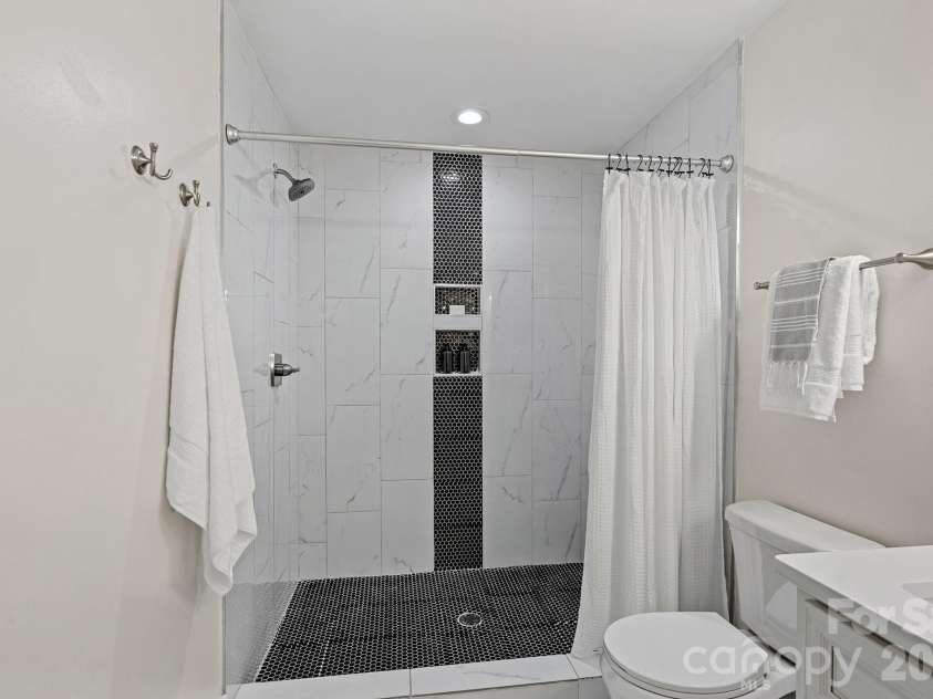 7110 Rockcliff Court, Charlotte, NC 28210.  MLS# CAR4388257, YatesRealty ID 29713. 