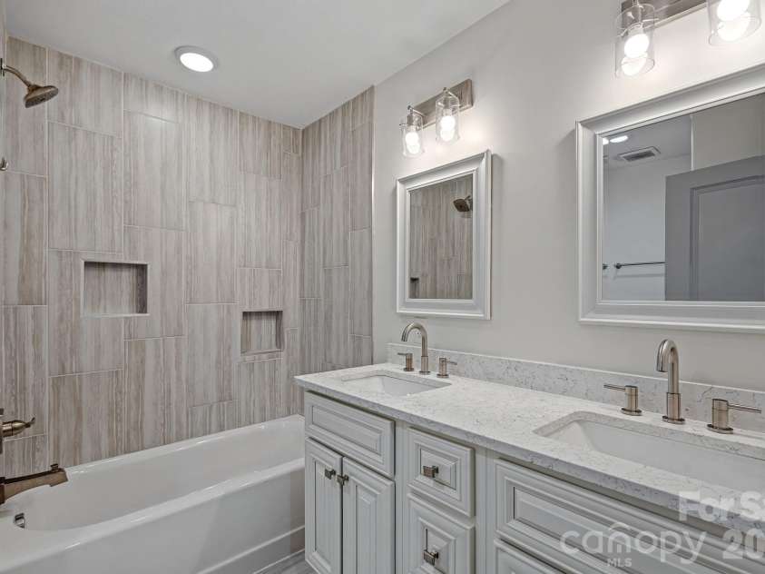 7110 Rockcliff Court, Charlotte, NC 28210.  MLS# CAR4388257, YatesRealty ID 29713. 