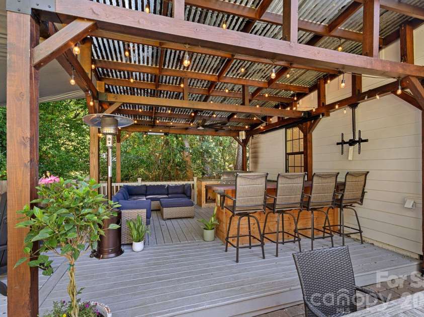 7110 Rockcliff Court, Charlotte, NC 28210.  MLS# CAR4388257, YatesRealty ID 29713. 
