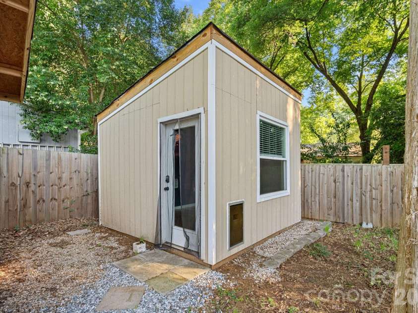 7110 Rockcliff Court, Charlotte, NC 28210.  MLS# CAR4388257, YatesRealty ID 29713. 