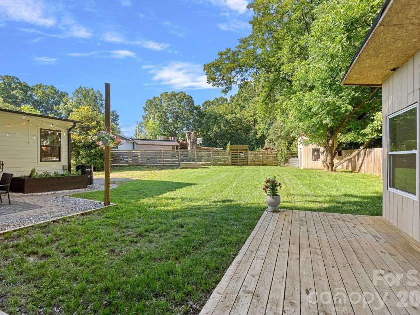 7110 Rockcliff Court, Charlotte, NC 28210.  MLS# CAR4388257, YatesRealty ID 29713. 