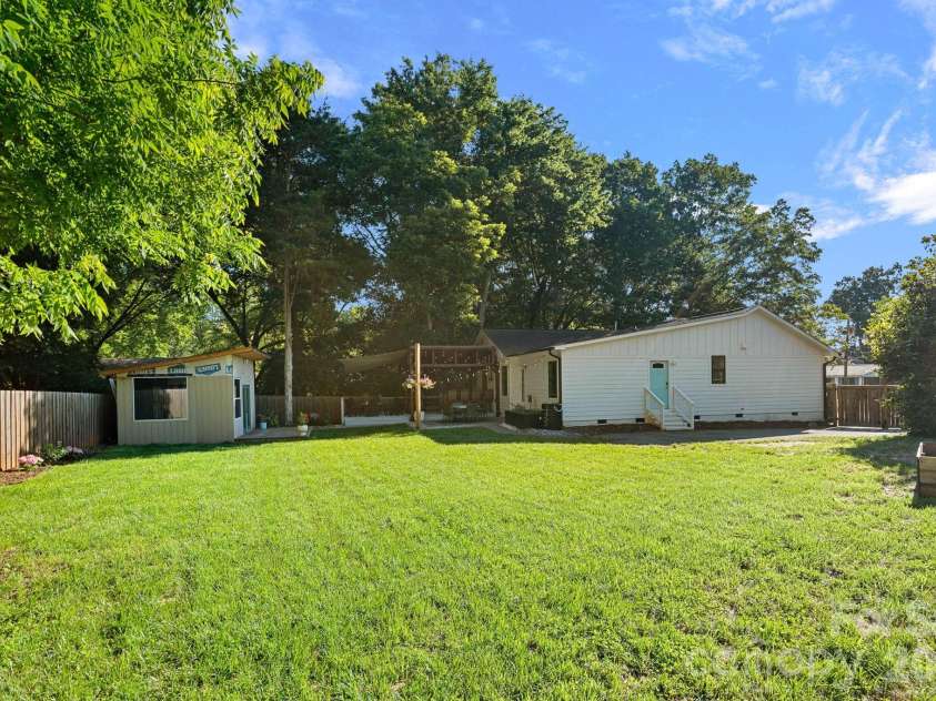 7110 Rockcliff Court, Charlotte, NC 28210.  MLS# CAR4388257, YatesRealty ID 29713. 