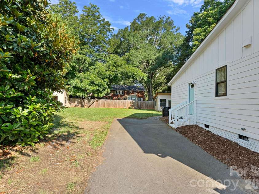 7110 Rockcliff Court, Charlotte, NC 28210.  MLS# CAR4388257, YatesRealty ID 29713. 