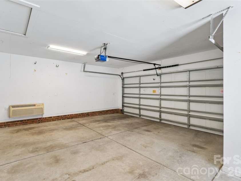 10208 Tolleson Avenue, Charlotte, NC 28277.  MLS# CAR4369017, YatesRealty ID 29714. 