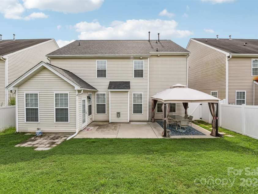 3351 Streamside Drive, Davidson, NC 28036.  MLS# CAR4268849, YatesRealty ID 29714. Fenced in Back Yard