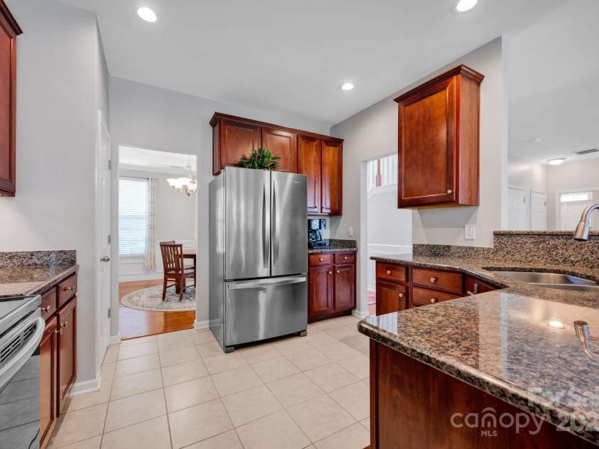 3351 Streamside Drive, Davidson, NC 28036.  MLS# CAR4268849, YatesRealty ID 29714. Kitchen