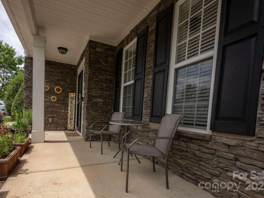 3351 Streamside Drive, Davidson, NC 28036.  MLS# CAR4268849, YatesRealty ID 29714. Relaxing Front Porch