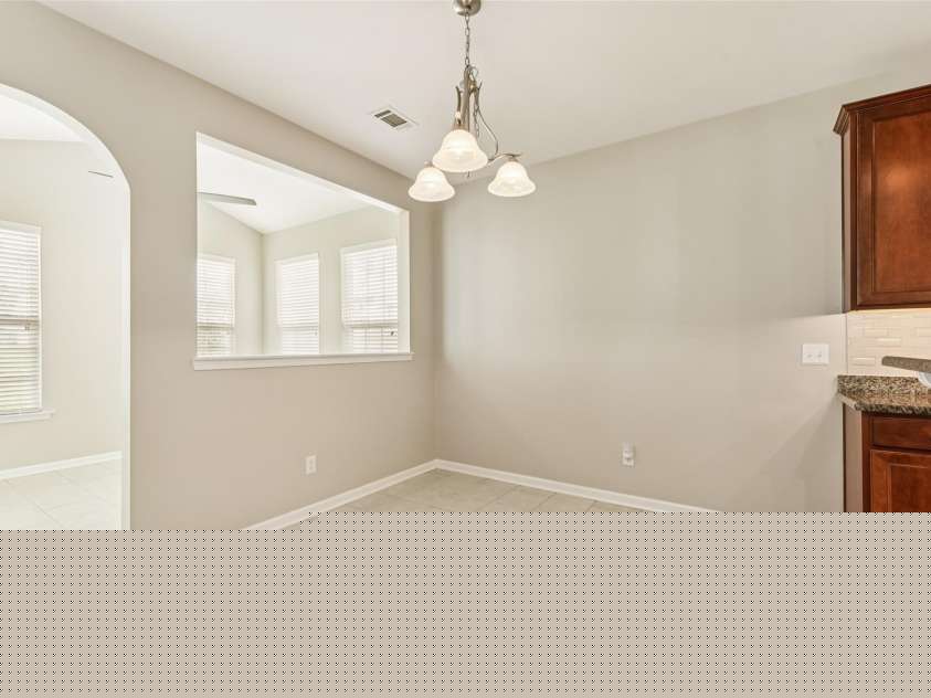 3351 Streamside Drive, Davidson, NC 28036.  MLS# CAR4268849, YatesRealty ID 29714. Roomy Eat-in Kitchen