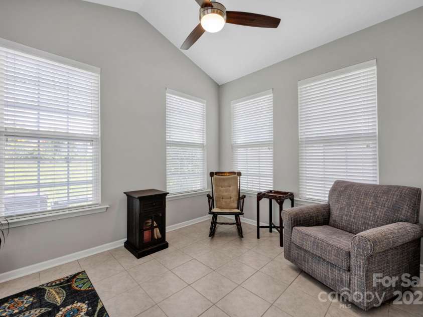 3351 Streamside Drive, Davidson, NC 28036.  MLS# CAR4268849, YatesRealty ID 29714. Sun Room