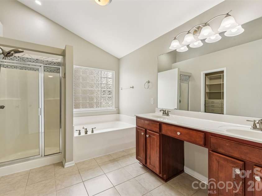 3351 Streamside Drive, Davidson, NC 28036.  MLS# CAR4337452, YatesRealty ID 29714. 