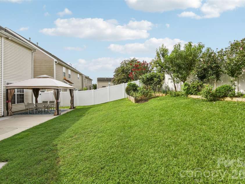 3351 Streamside Drive, Davidson, NC 28036.  MLS# CAR4337452, YatesRealty ID 29714. 