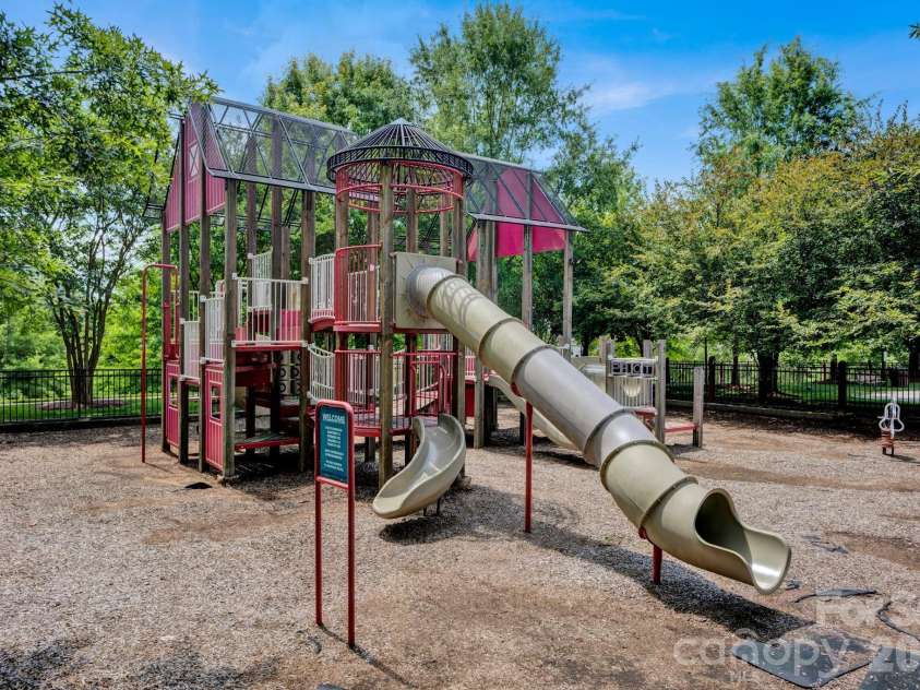 3351 Streamside Drive, Davidson, NC 28036.  MLS# CAR4337452, YatesRealty ID 29714. 