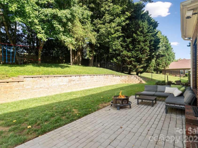 121 Canterbury Crossing, Fort Mill, SC 29708.  MLS# CAR4270882, YatesRealty ID 29715. 